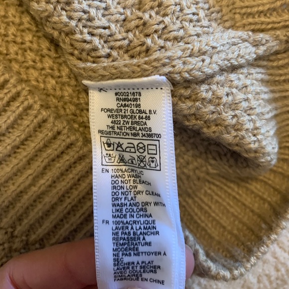 Beautiful camel coloured sweater - Picture 6 of 9